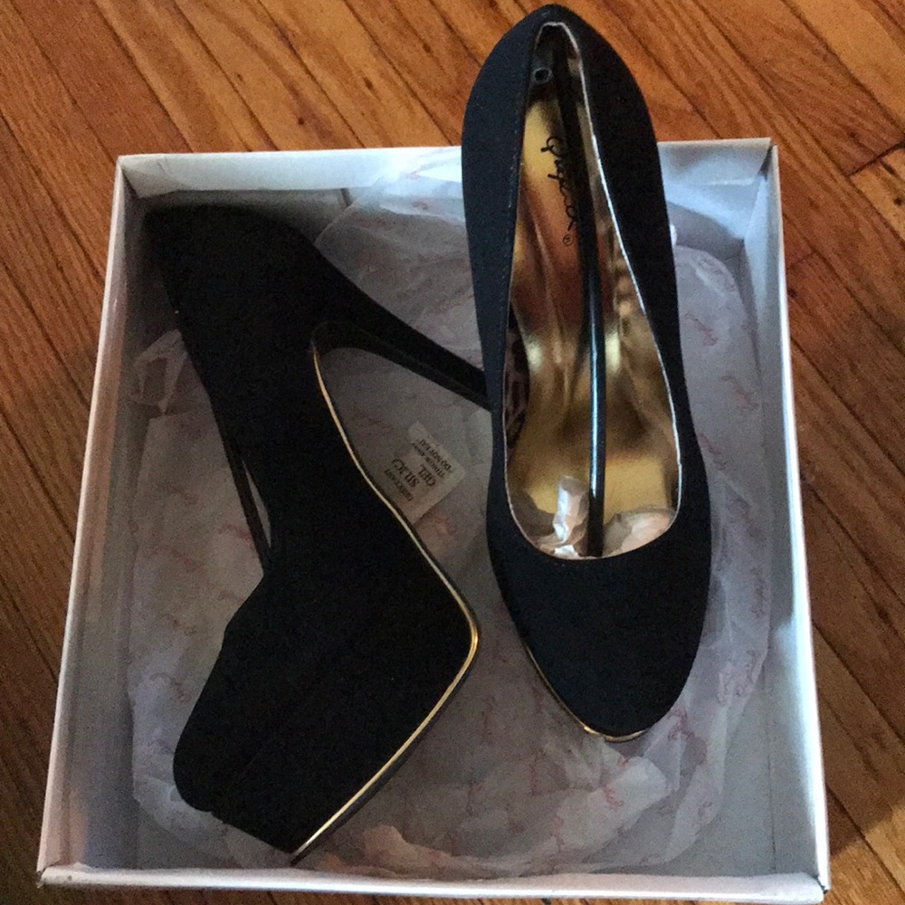 Shoes - Picture 4 of 4